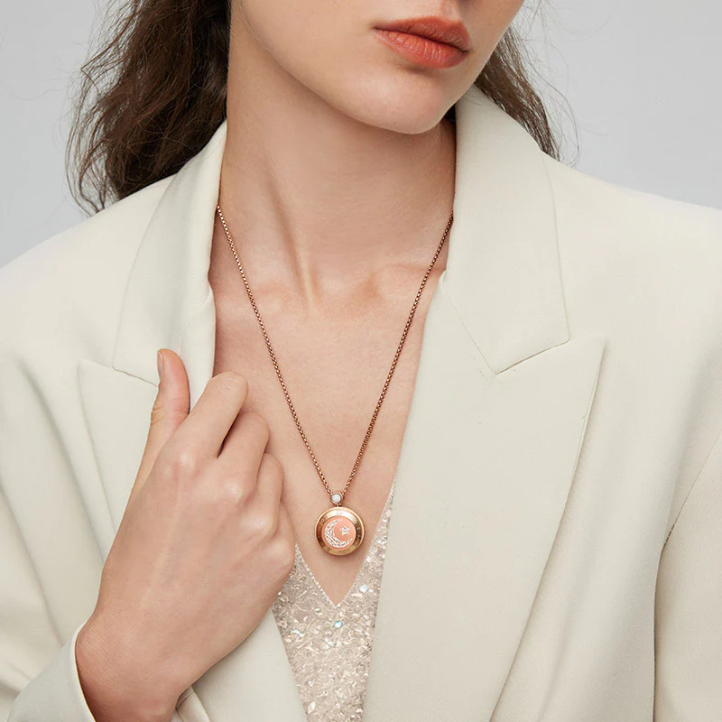 Moon Touch Necklace with Agate - Image 4